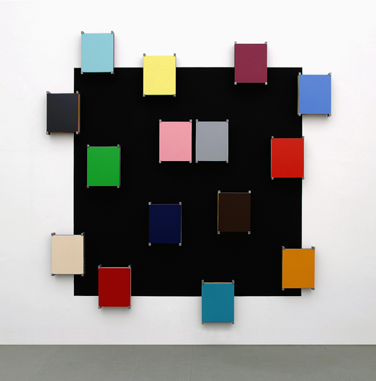 Installation im Kaiser Wilhelm Museum der Stadt Krefeld, ca. 300 x 300 x 10 cm
